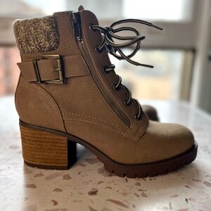 MIA Women's Leather Lace Up Tan Boots Size 8 Excellent condition